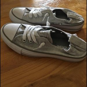 Size 5 converse shoes. Gray excellent condition
